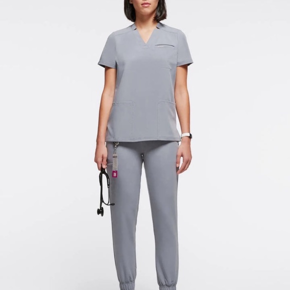 Jaanuu Women's 3-Pocket Scrub Top - Picture 5 of 6